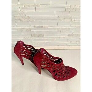 Nine West Cranberry Suede Heels W/Zip Closure